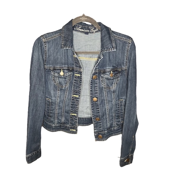 American Eagle Outfitters Jackets & Blazers - American Eagle Women’s Size Medium Cropped Jean Jacket